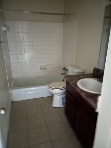 Building Photo - 240 Scandia Cir