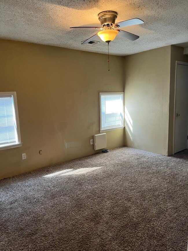 Building Photo - 1504 E Lantrip St