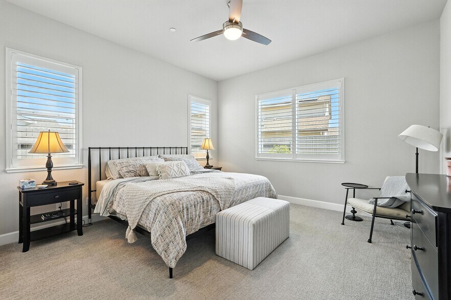 Building Photo - 5049 Cardero Way
