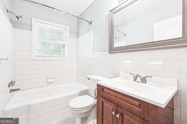 Building Photo - 2073 E Roxboro Rd NE