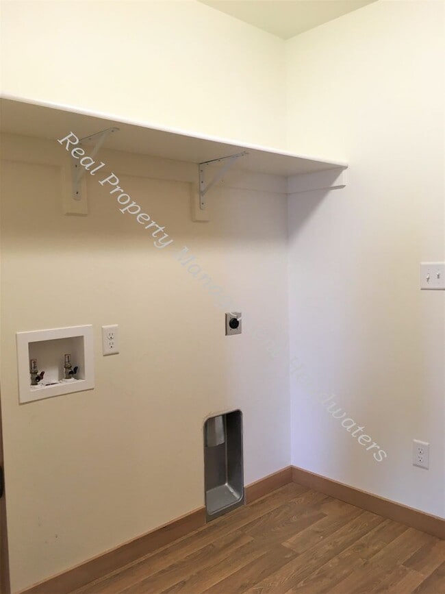 Building Photo - Linden 1502-1504