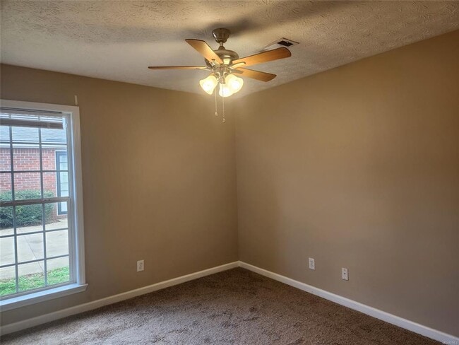 Building Photo - 812 Joan Ln