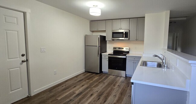 Building Photo - COMPLETLY REMODLED HOME COMING SOON!