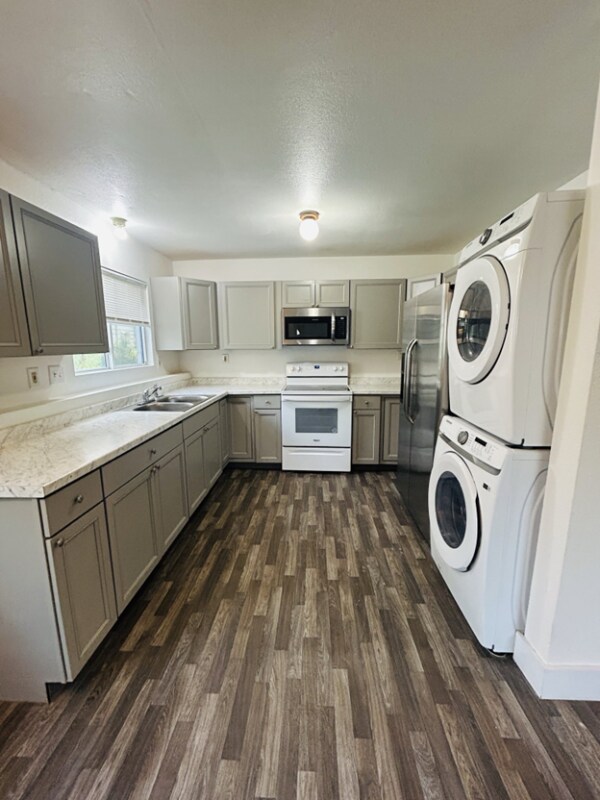 Building Photo - 227 E 12th Ave