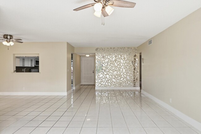 Building Photo - 3242 Perimeter Dr