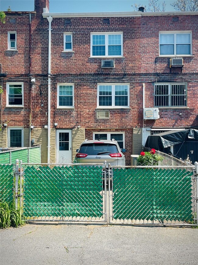 Building Photo - 150-22 58th Ave