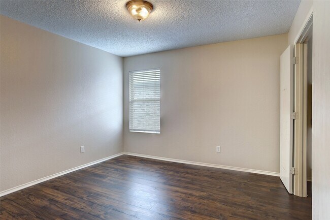 Building Photo - 4608 Cedar Crest Dr