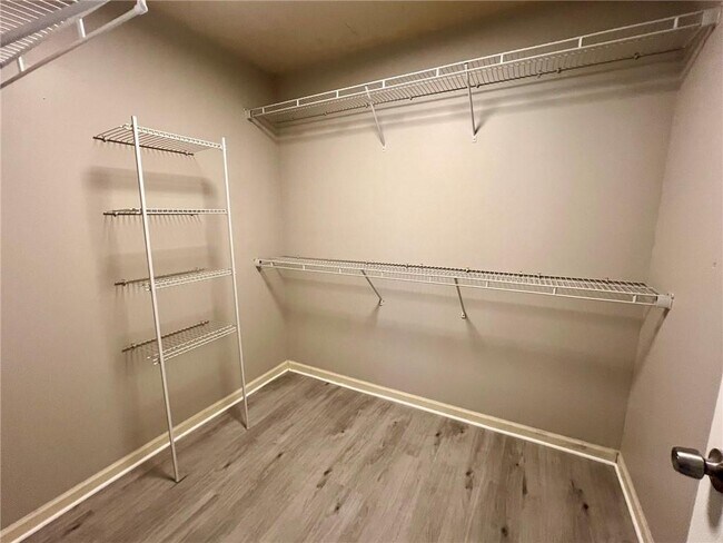 Building Photo - 302 Alcovy Way