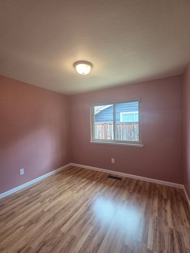 Building Photo - **Move - In Specials Available ! Reduced D...