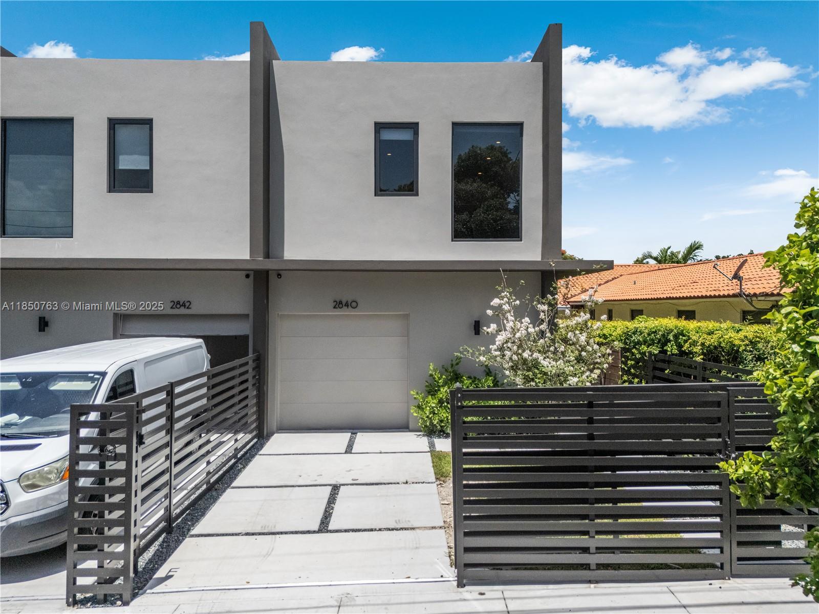 Building Photo - 2840 SW 32nd Ct