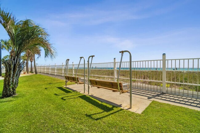 Building Photo - 8743 Thomas Dr