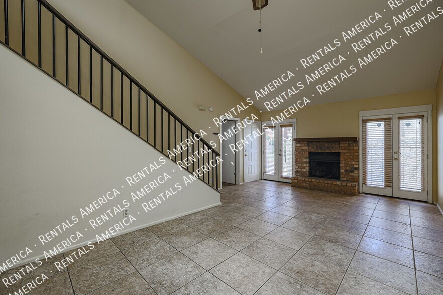 Building Photo - 633 W Southern Ave