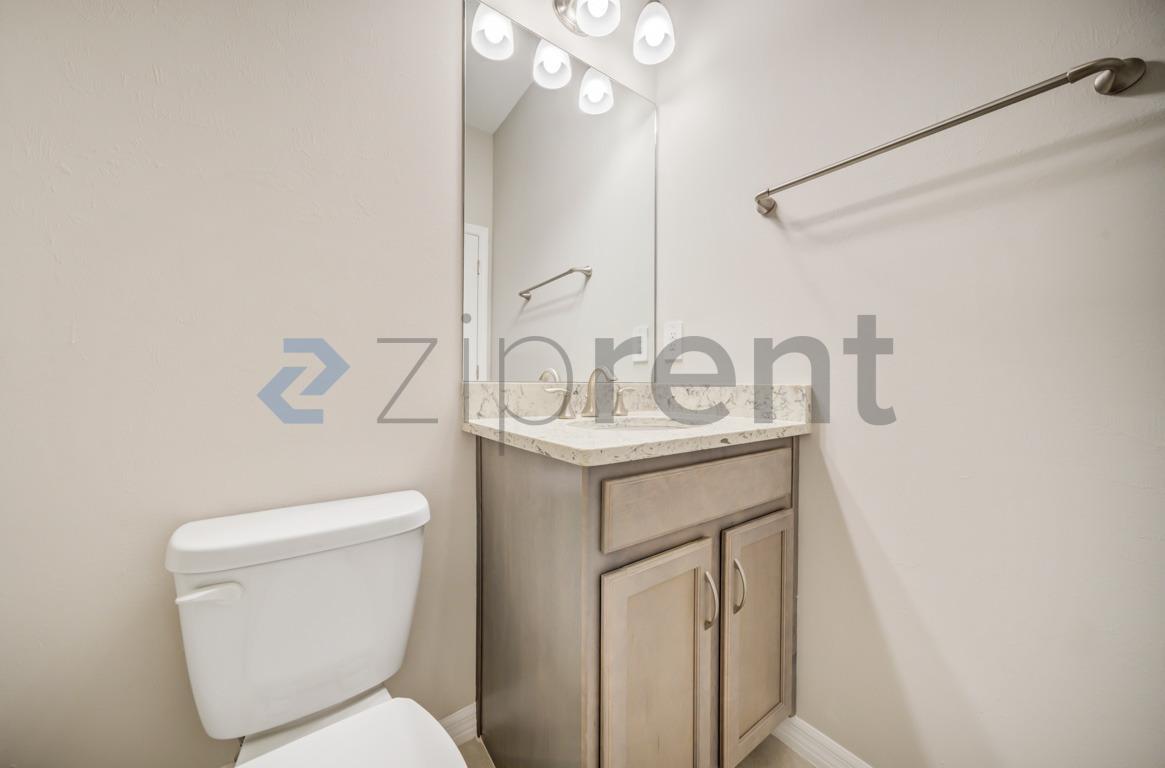 Building Photo - 1126 S Town and River Dr