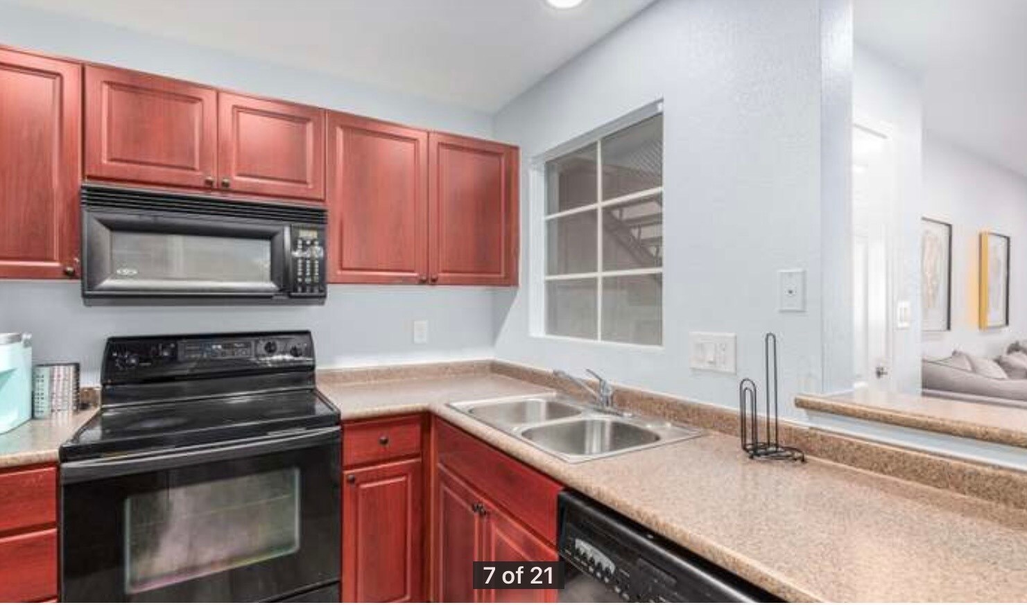 Building Photo - 1880 E Morten Ave