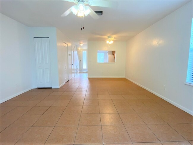 Building Photo - Beautiful 2 Bedroom Port Orange Townhome!