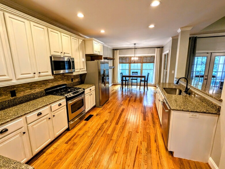 Building Photo - 291 Greystone Dr