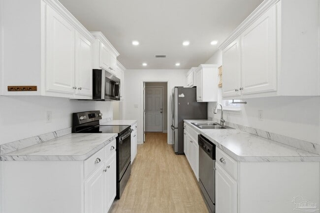 Building Photo - 12319 Pinfish Rd
