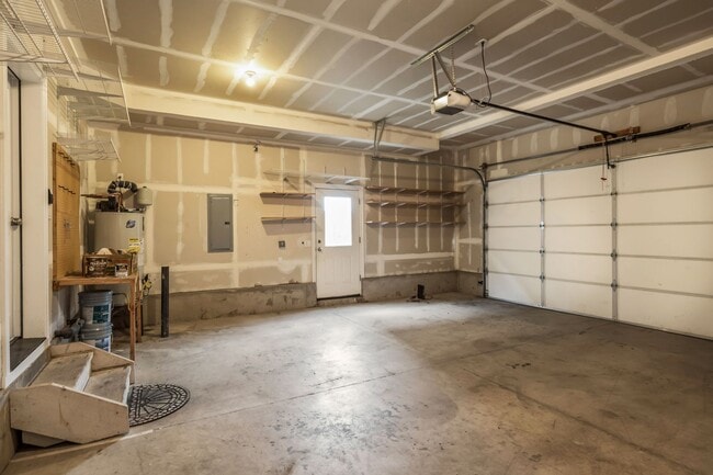 Building Photo - Spacious 4-Bedroom Home with New Paint & Carpet, Fenced Yard