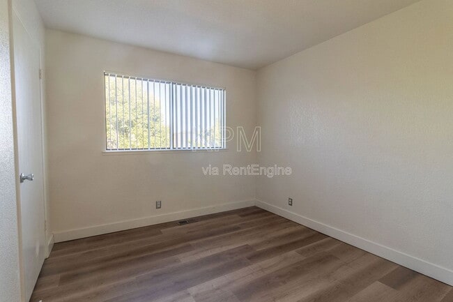 Building Photo - 2828 Smoke Tree Cir