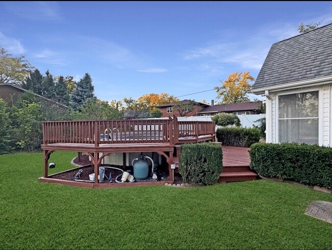 Building Photo - 1105 Summit Dr