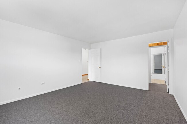 Building Photo - 8970 N Parkside Ave