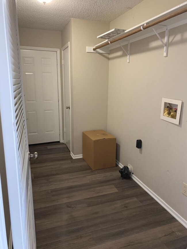 Building Photo - Rare Find!! 3 Bedroom, 2 Bath Home in Lorena for LEASE!