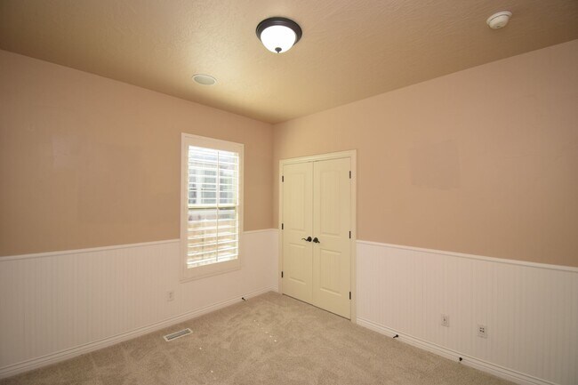 Building Photo - Stunning 6 bedroom 3 bathroom home in Daybreak South Jordan!!!