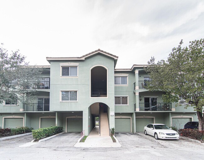 Building Photo - 350 Crestwood Cir