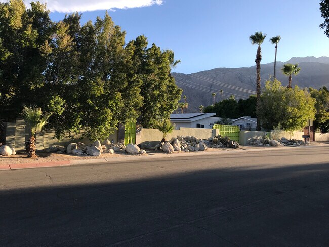 Mountain views - 435 E Chuckwalla Rd