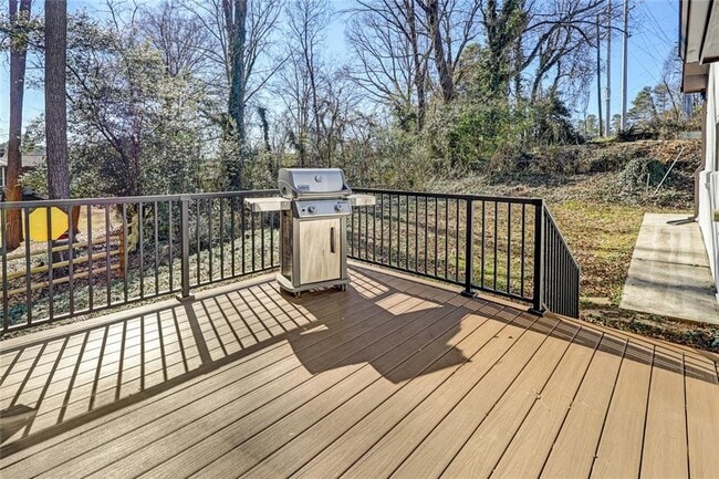 Building Photo - 1887 Shalimar Dr NE