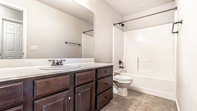 Building Photo - Beautiful Home in Bentonville!