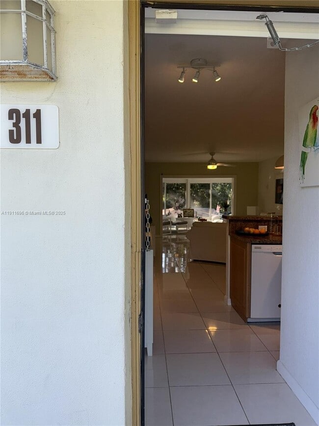 Building Photo - 5141 W Oakland Park Blvd