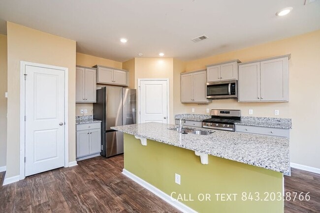 Building Photo - 472 Cedarview Rd