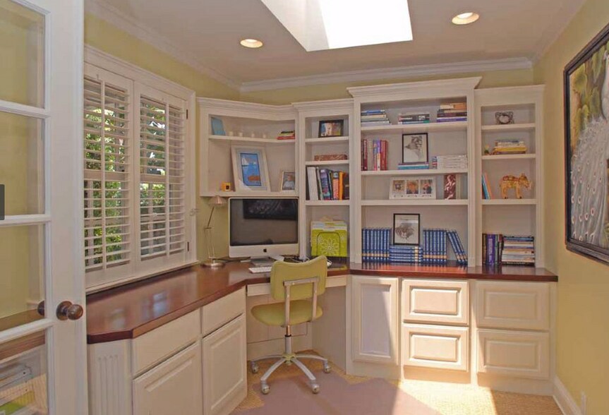 Building Photo - 1127 Virginia Way