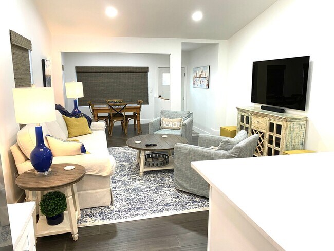 Building Photo - A Stones Throw to the Historic District