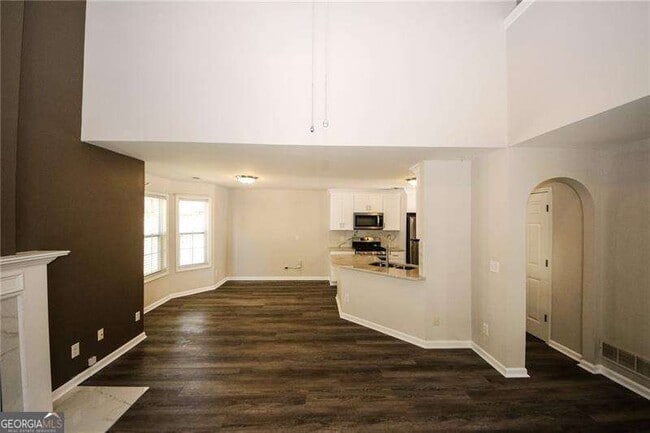 Building Photo - 121 Stoneforest Dr