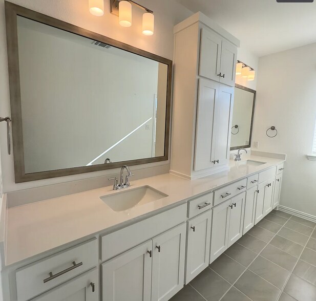 Building Photo - 9575 Speaker Dr