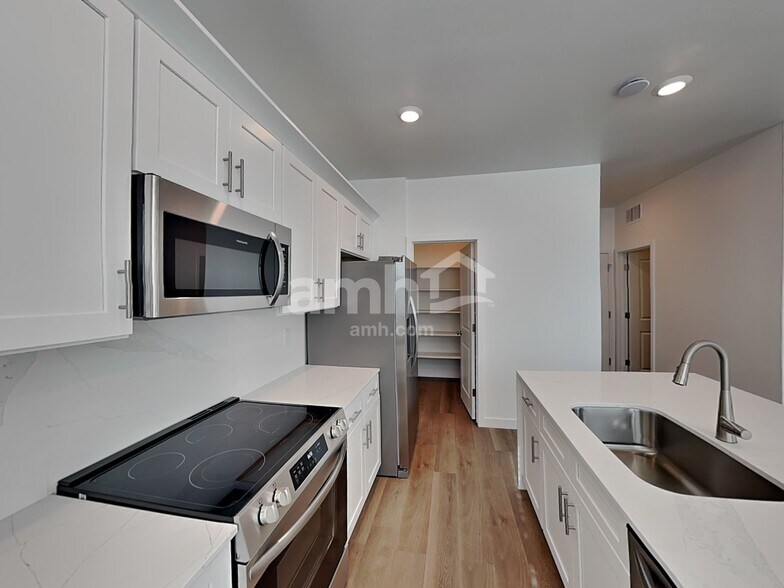 Building Photo - 20177 W Thomas Rd