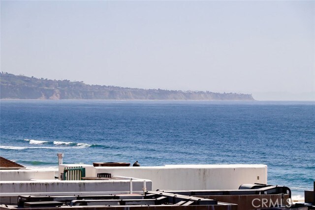 Building Photo - 3208 Ocean Dr