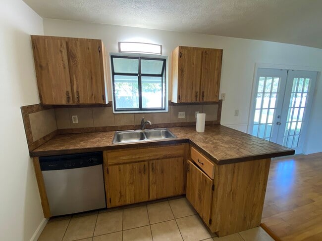 Building Photo - 5 Teak Loop Ln