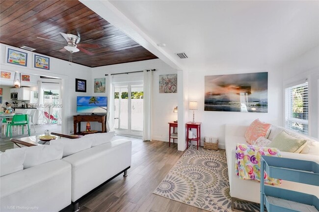 Building Photo - 212 SW 1st Ave