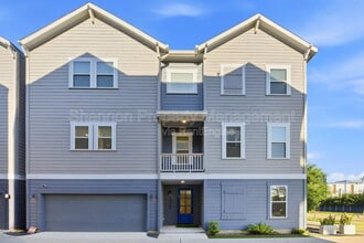 Building Photo - 2204 Lou Ellen Ln