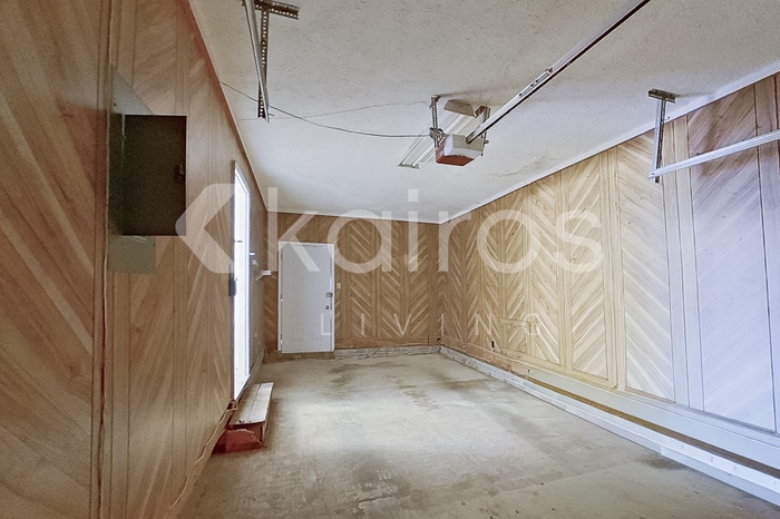 Building Photo - 2319 Applewood Dr