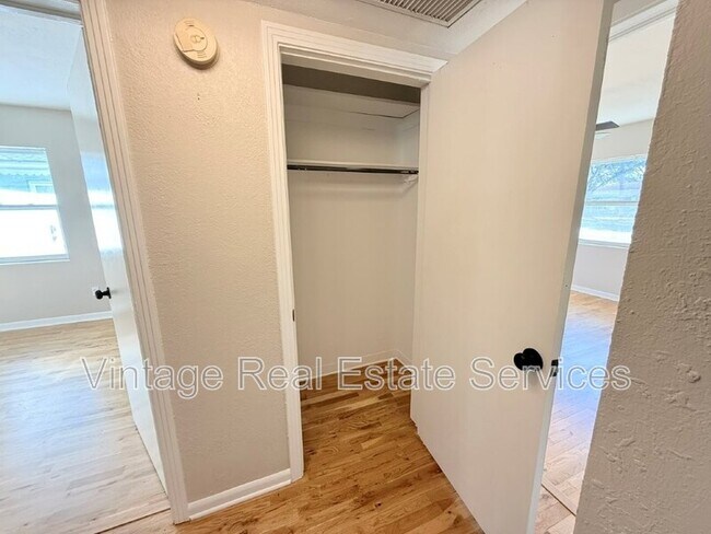 Building Photo - 105 N Aurora Ave