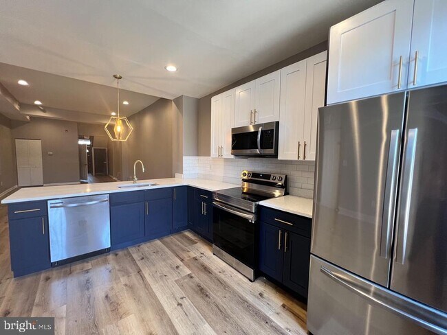 Building Photo - 1629 W Diamond St