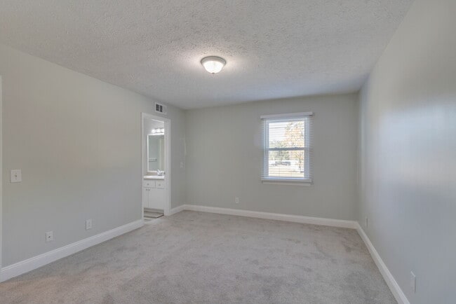 Building Photo - 832 Tibet Ave