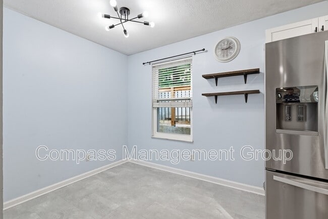 Building Photo - 7668 Chatham Cir NW