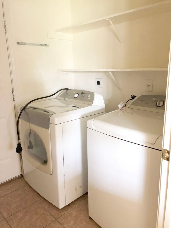 Building Photo - 206 Nolan Ridge Dr