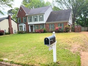 Building Photo - 7921 Elm Leaf Dr