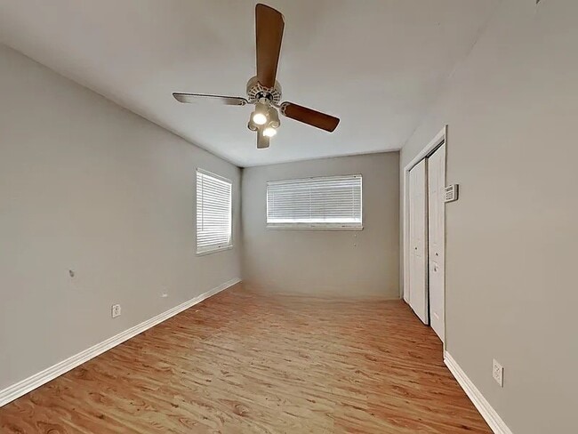 Building Photo - 726 Silverstone Dr